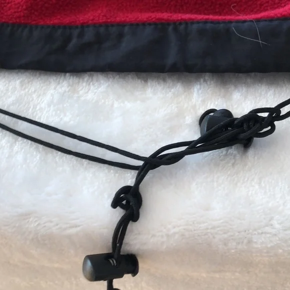 NWT: The Northface Lightweight vest. Black and red Size - Picture 10 of 17